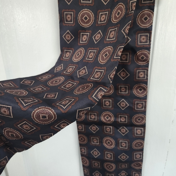 Geometric Patterned Scarf - Picture 2 of 4